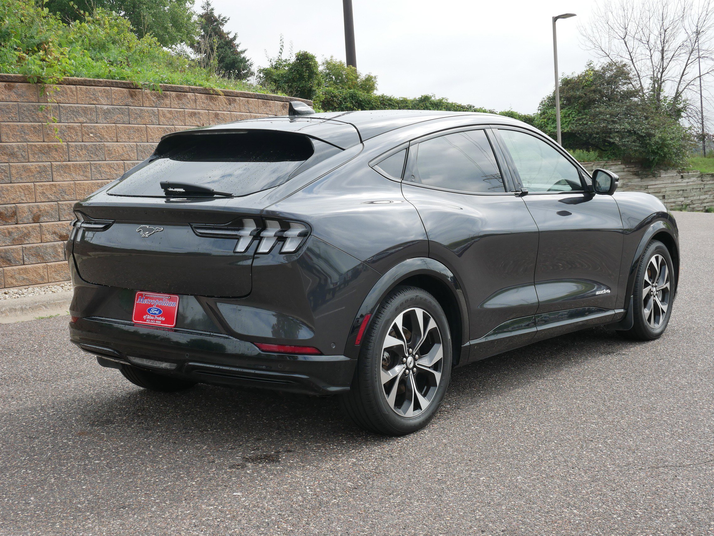2021 Ford Mustang Mach-E Premium photo 5