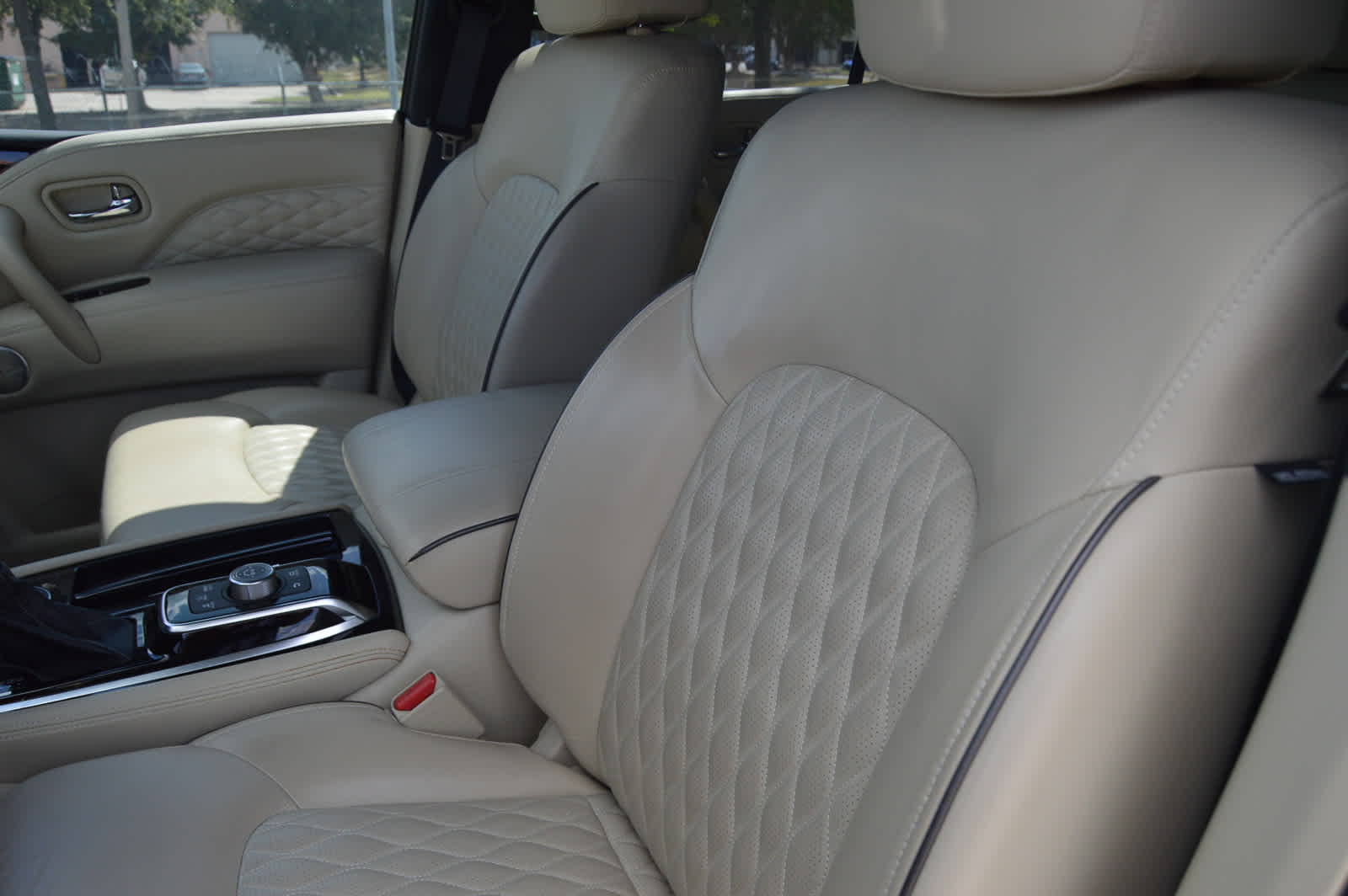 2022 Infiniti QX80 Sensory photo 10