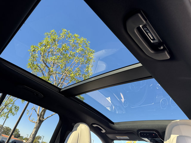 2026 Mercedes Benz GLC 300 4MATIC photo 2