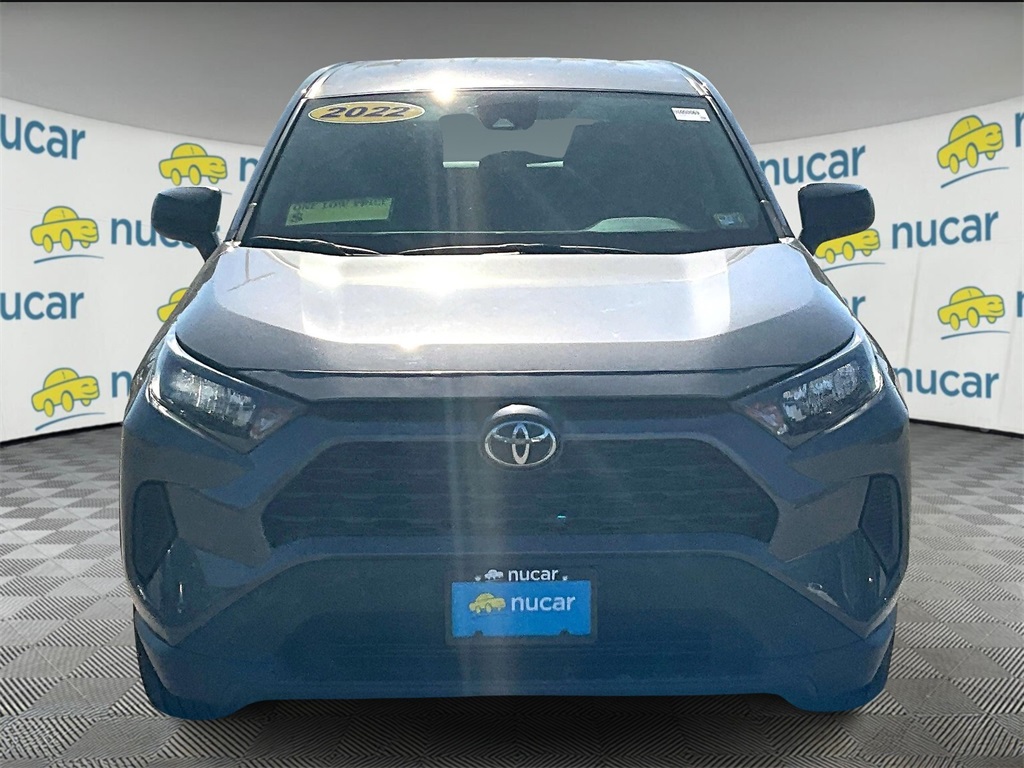 2022 Toyota RAV4 LE photo 2