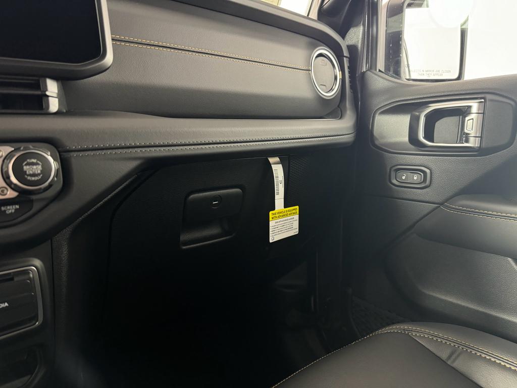 2025 Jeep Wrangler Sahara photo 41