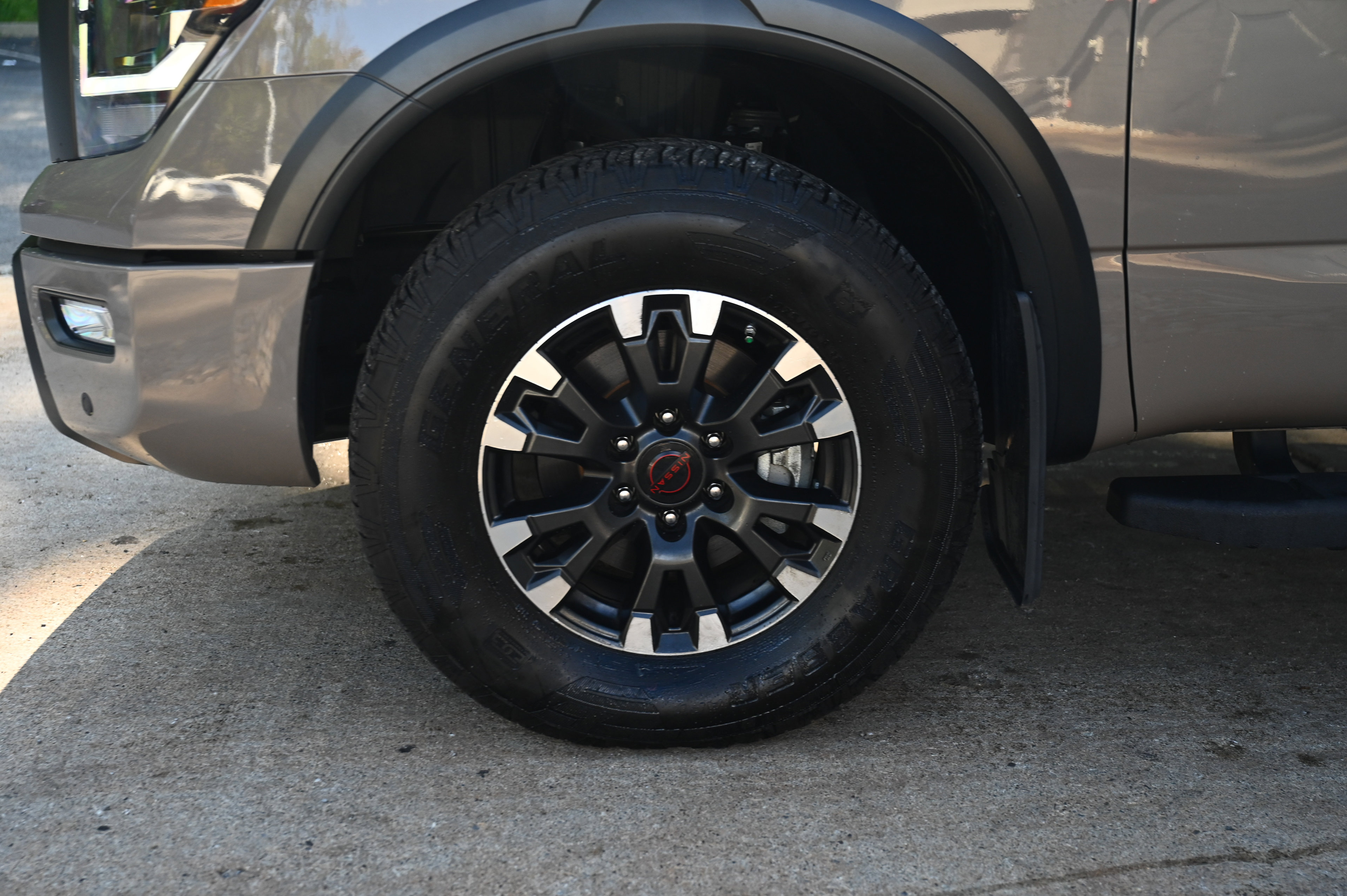 2024 Nissan Titan PRO-4X photo 7