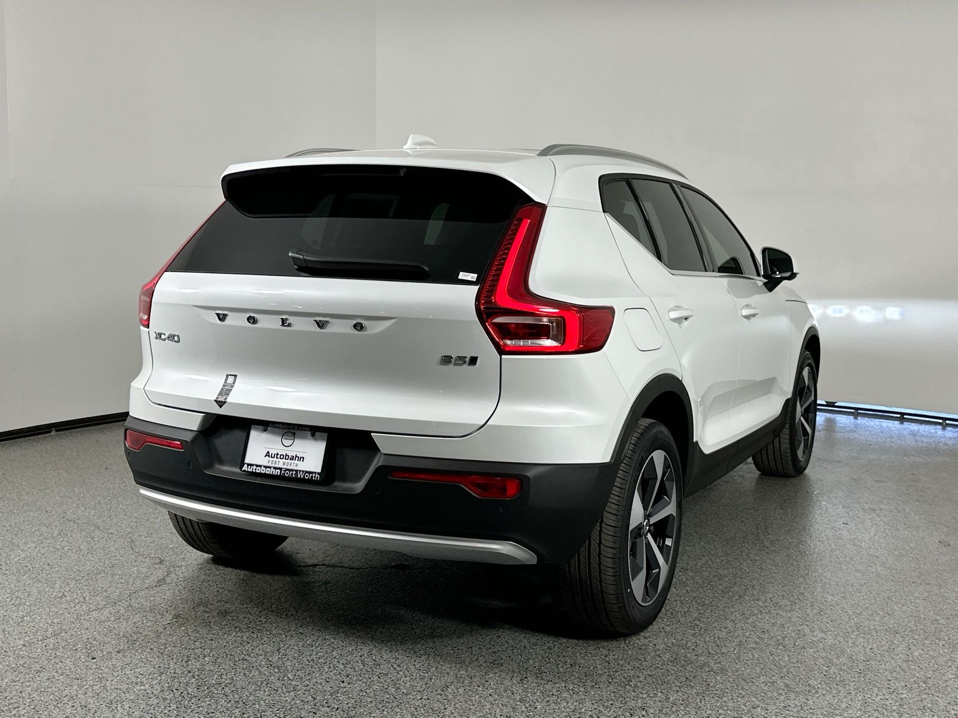 2025 Volvo XC40 AWD Plus photo 4