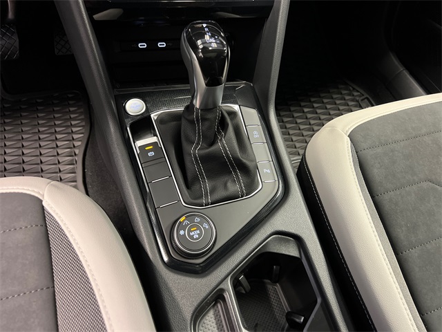 2025 Volkswagen Taos SE photo 15