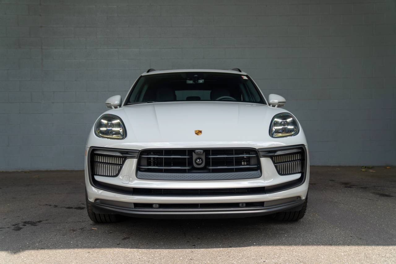 2025 Porsche Macan S photo 12