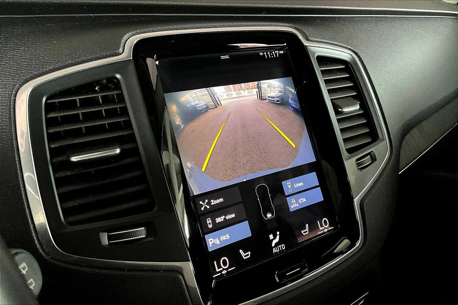 2020 Volvo XC90 Momentum photo 25