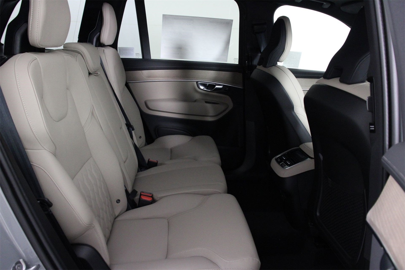 2026 Volvo XC90 Core photo 6