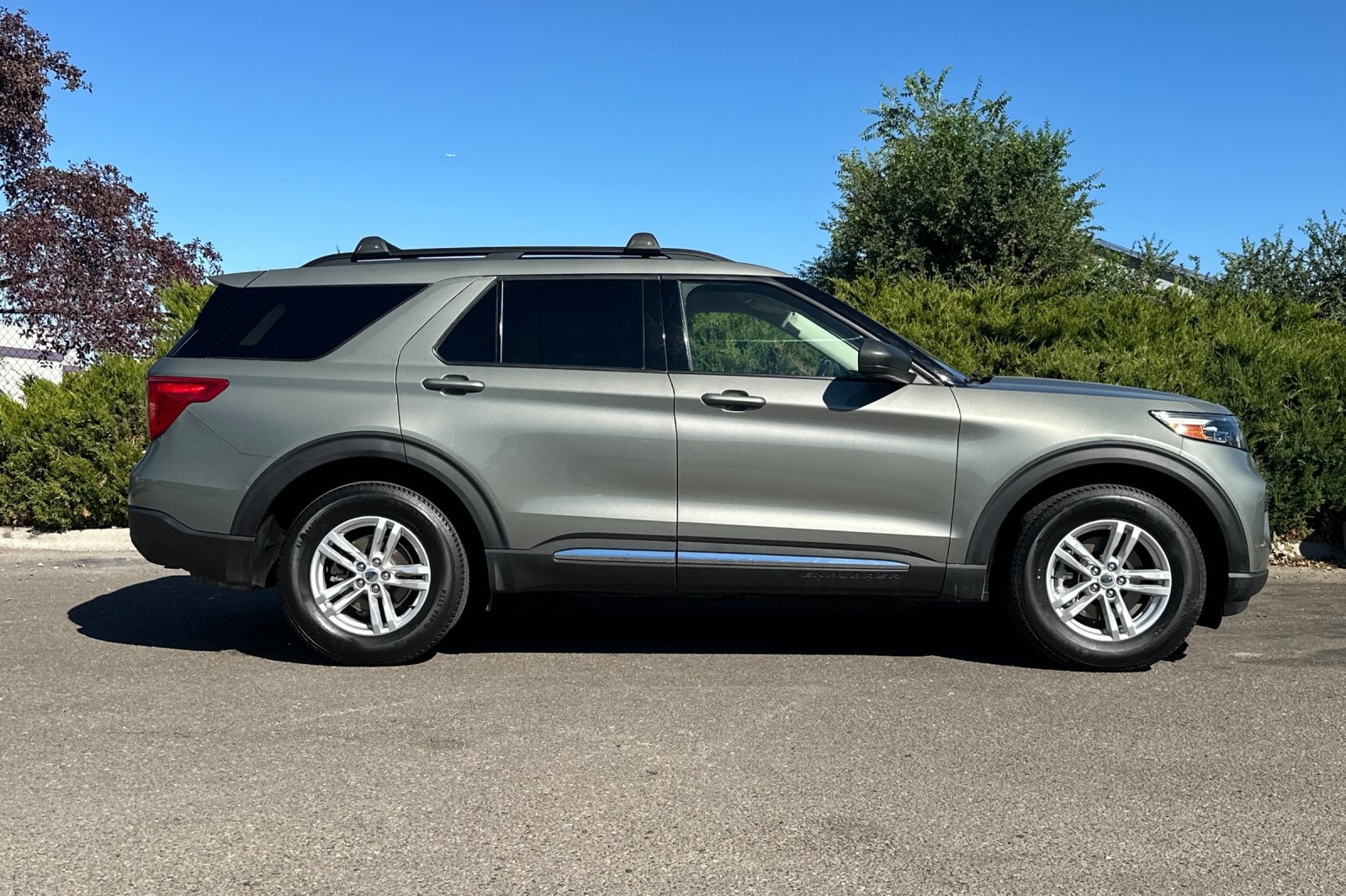 2020 Ford Explorer XLT photo 3