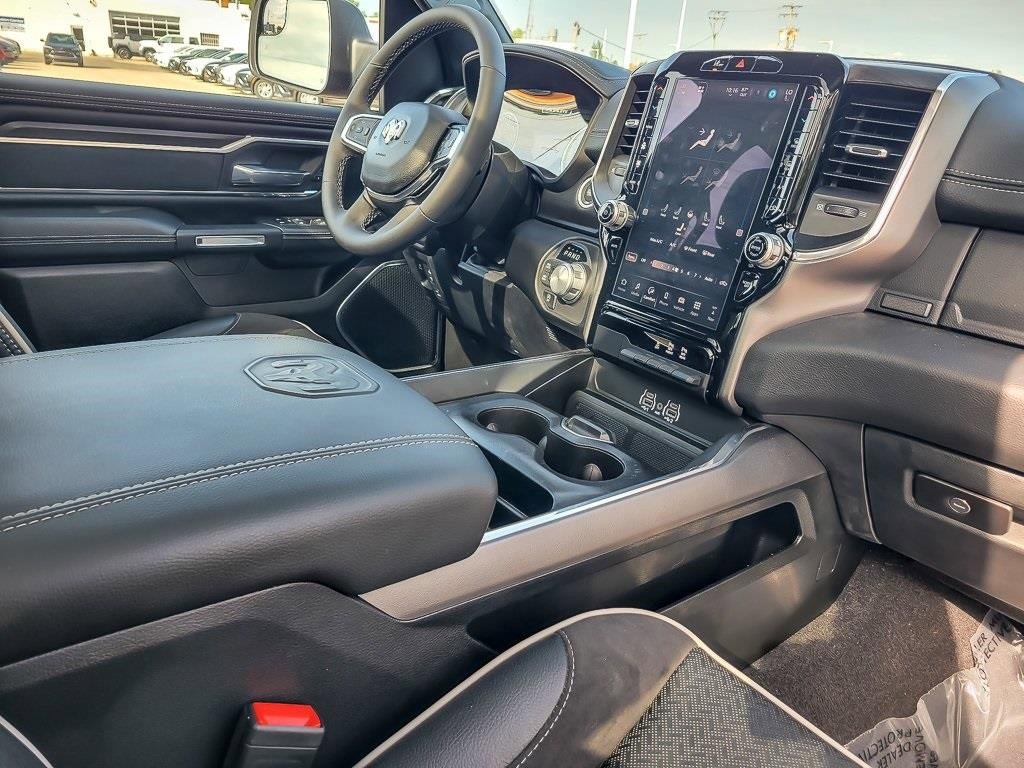2025 RAM 1500 - Image 24