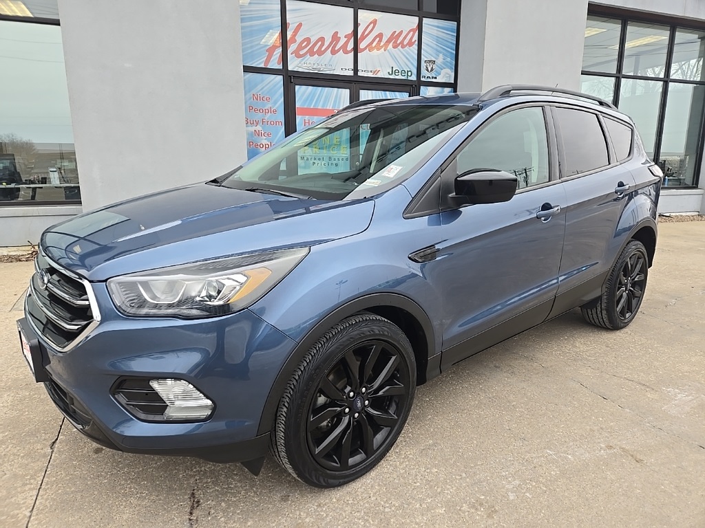 Used 2018 Ford Escape SE with VIN 1FMCU0GD6JUC18962 for sale in Kansas City