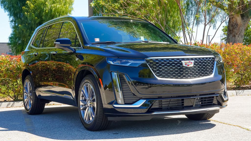 2025 Cadillac XT6 Premium Luxury photo 3