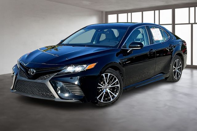 2020 Toyota Camry SE photo 2