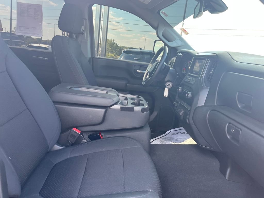 2023 Chevrolet Silverado 2500HD Custom photo 25