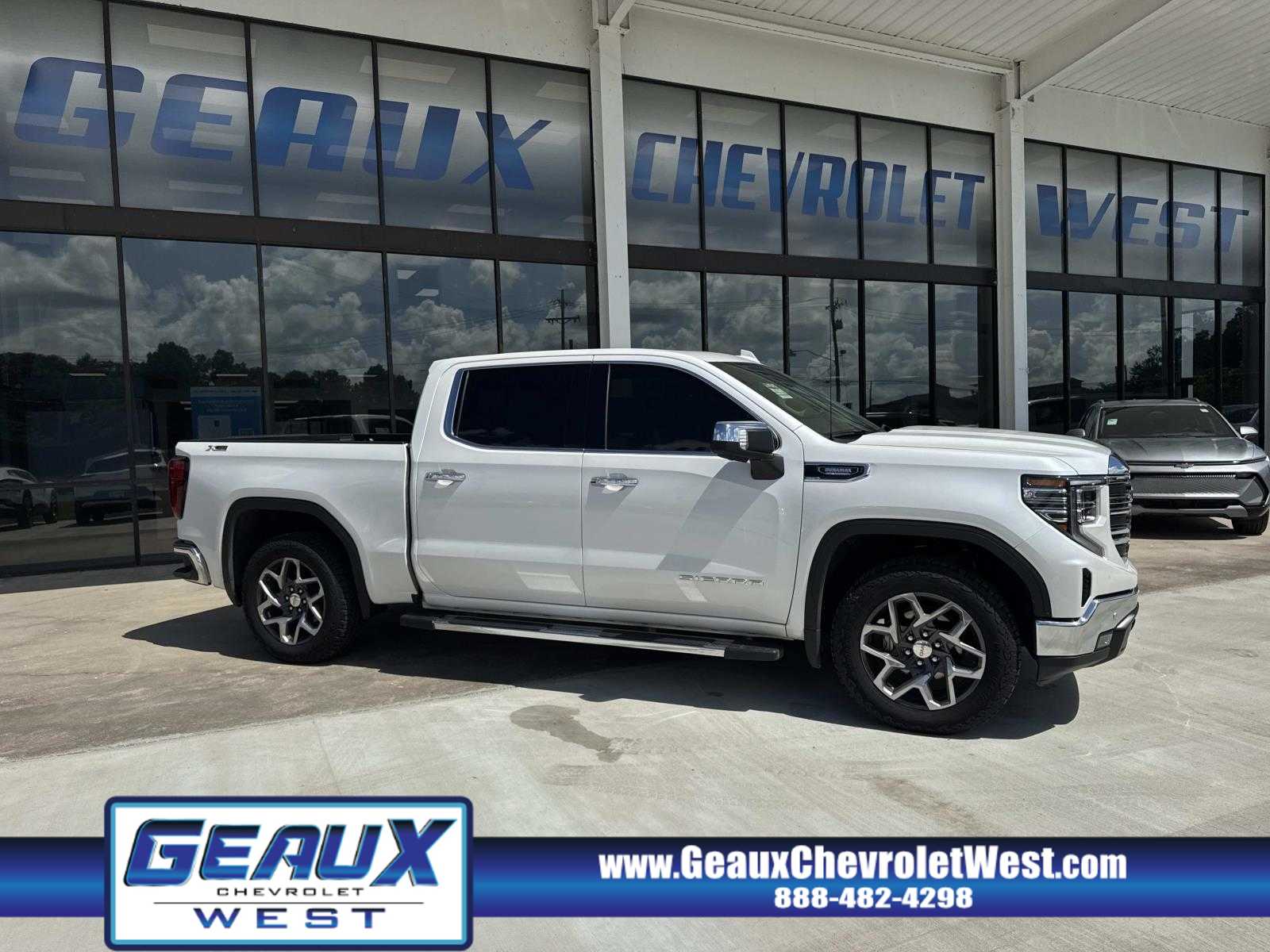 2025 GMC Sierra 1500 SLT's photo