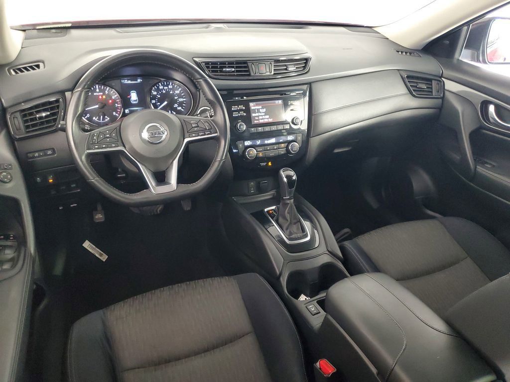 2017 Nissan Rogue SV photo 14