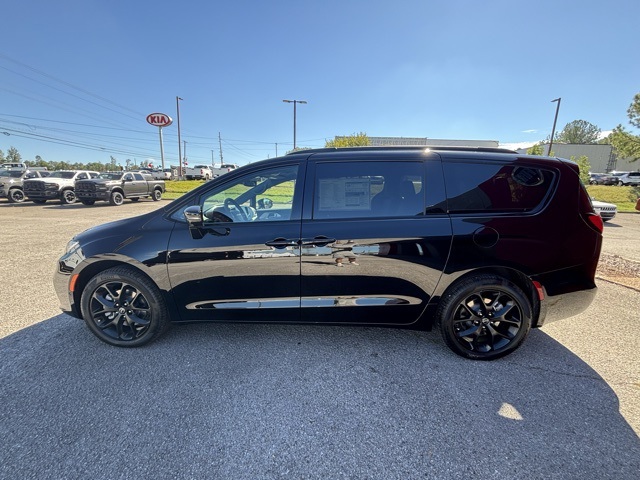 2026 Chrysler Pacifica Limited photo 3