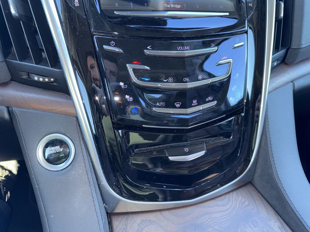 2020 Cadillac Escalade Premium Luxury photo 12
