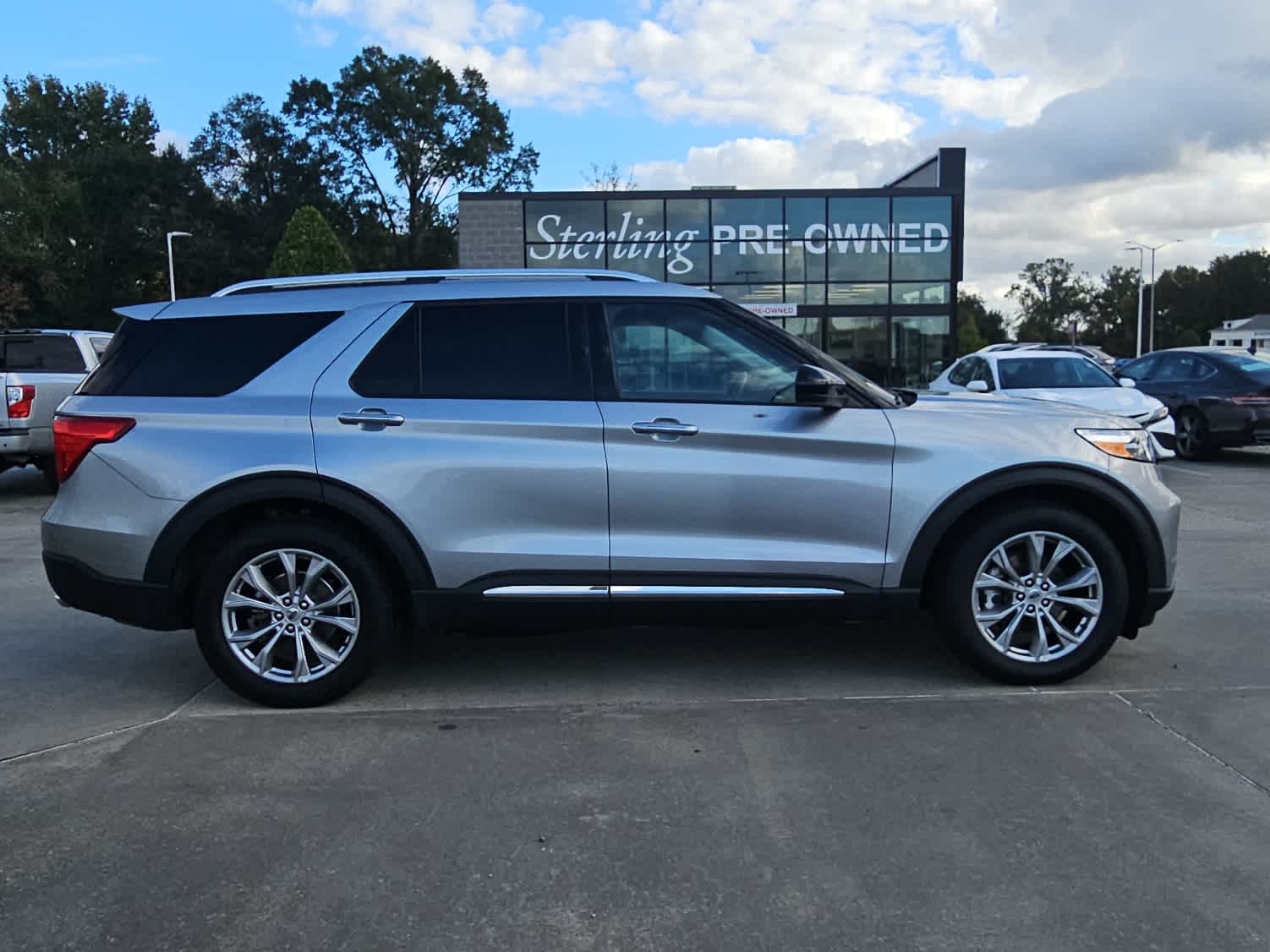 2024 Ford Explorer Limited's photo