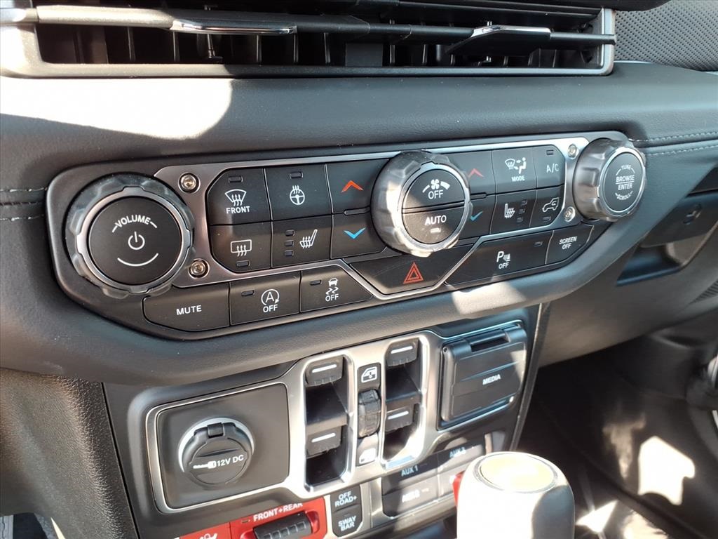2025 Jeep Wrangler Rubicon X photo 16