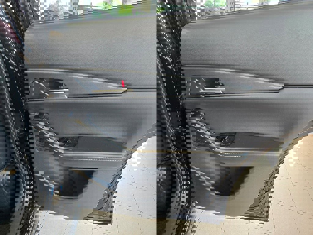 2025 Mazda CX-30 2.5 S Preferred photo 9