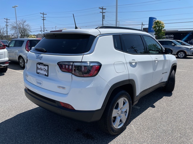 2022 Jeep Compass Latitude photo 3