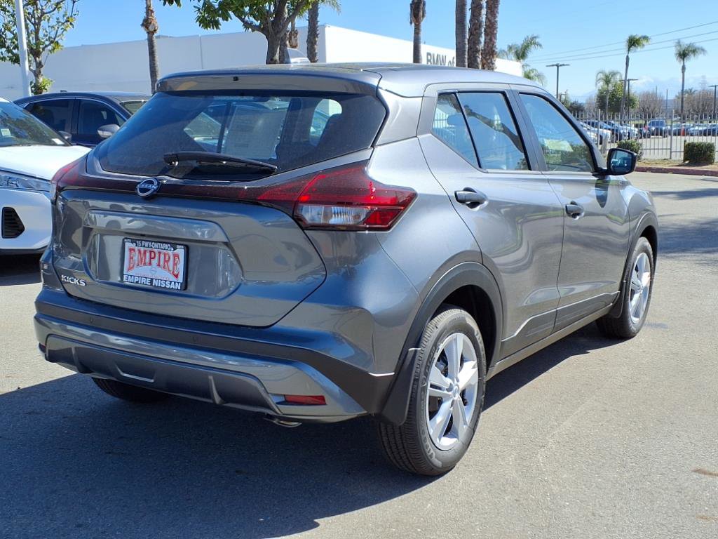 2025 Nissan Kicks Play S photo 3