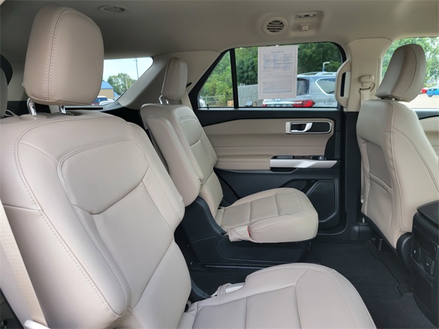 2023 Ford Explorer XLT photo 14