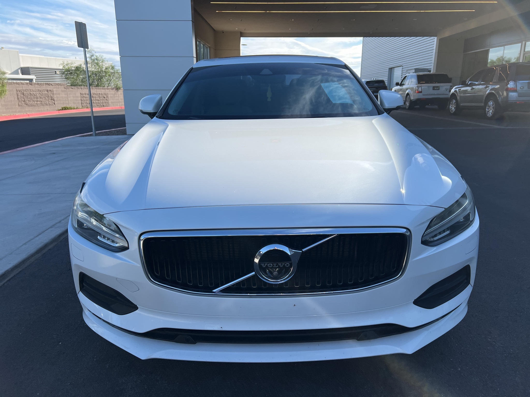 2018 Volvo S90 T5 Momentum photo 3