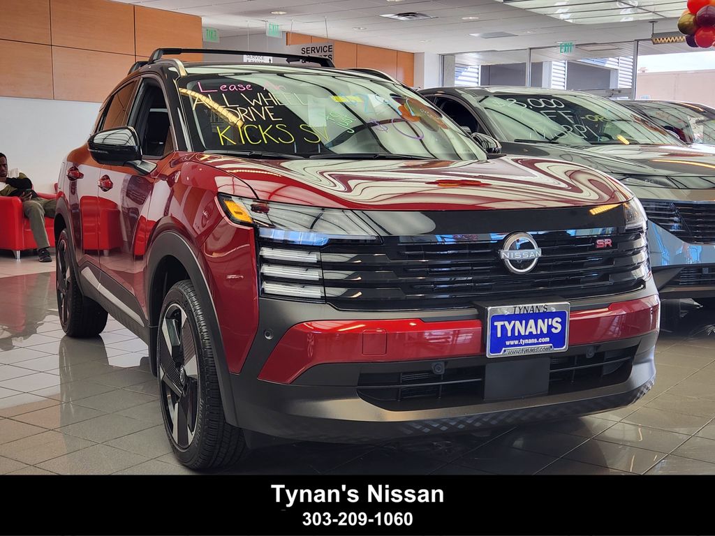 2025 Nissan Kicks SR AWD's photo
