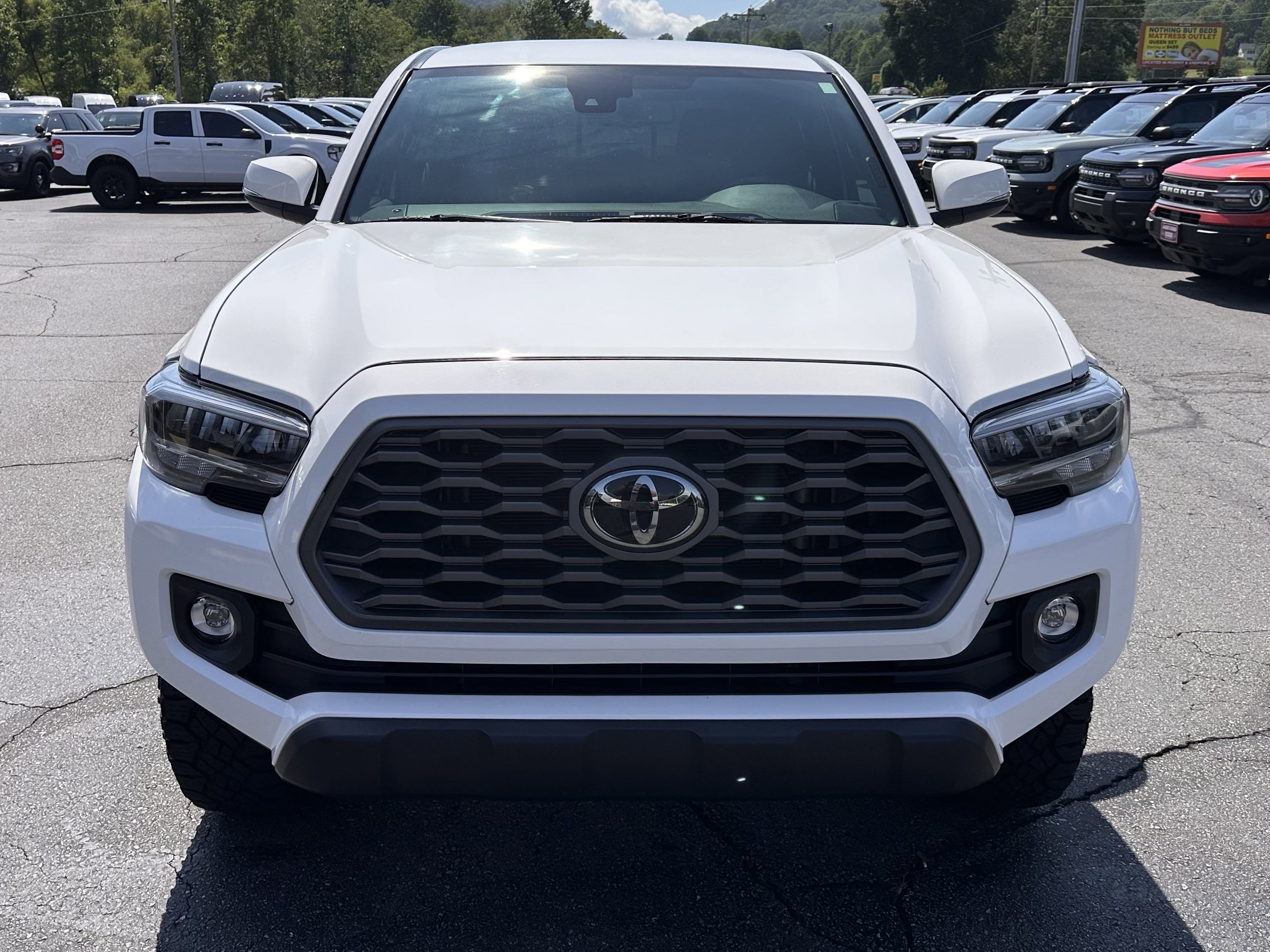 2022 Toyota Tacoma SR5 Double Cab Long Bed V6 4x4 photo 2