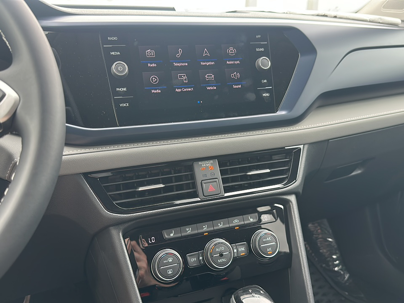 New 2024 Deep Black Pearl Effect Volkswagen SE image 21