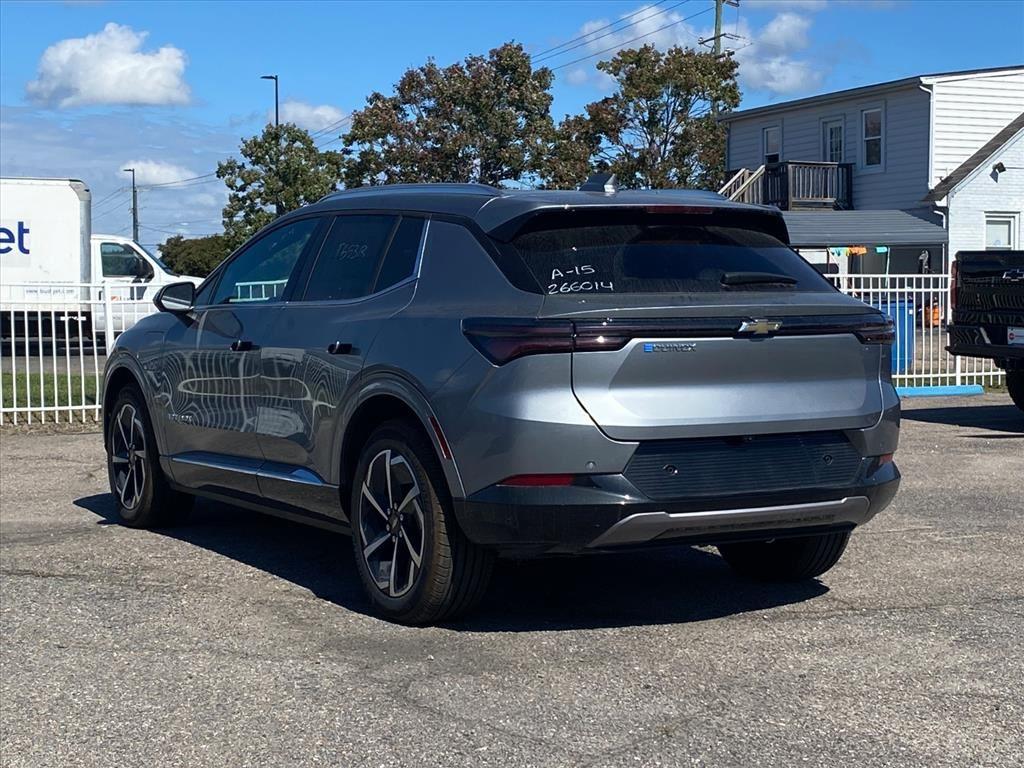 2025 Chevrolet Equinox EV 1LT photo 3