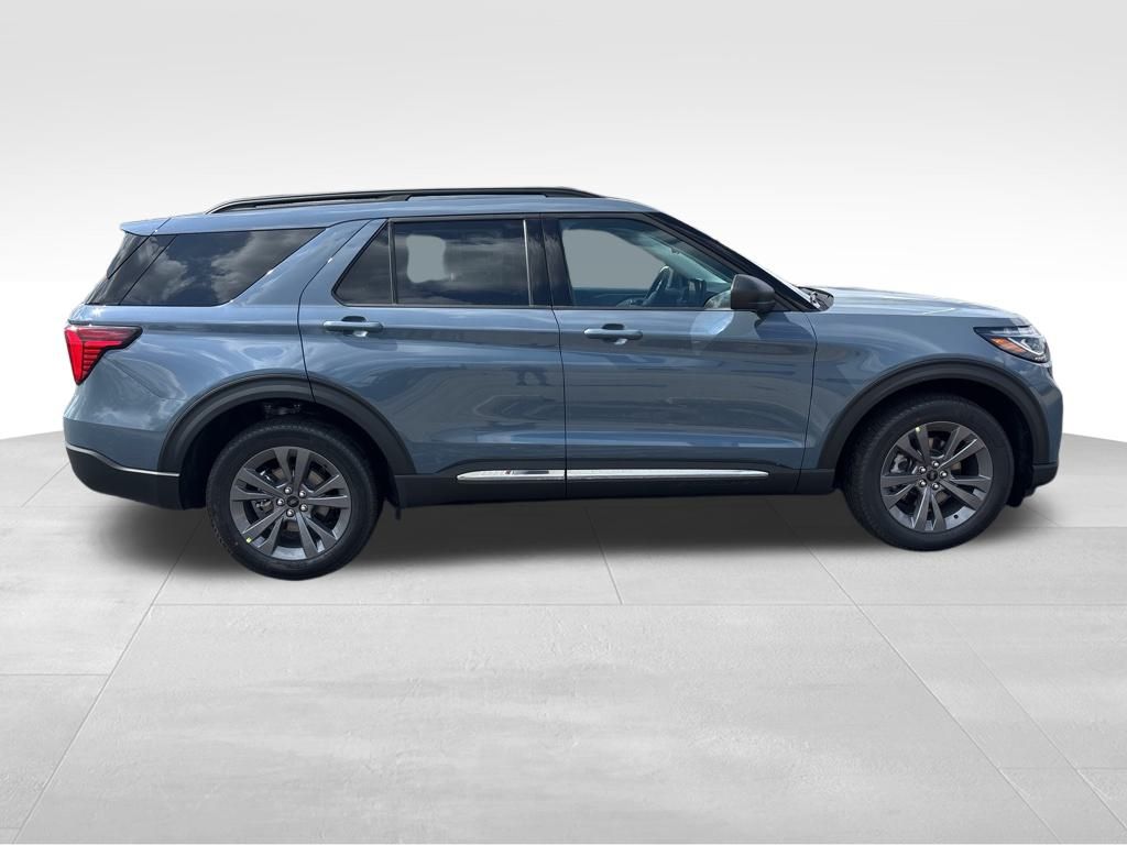 2025 Ford Explorer photo 6