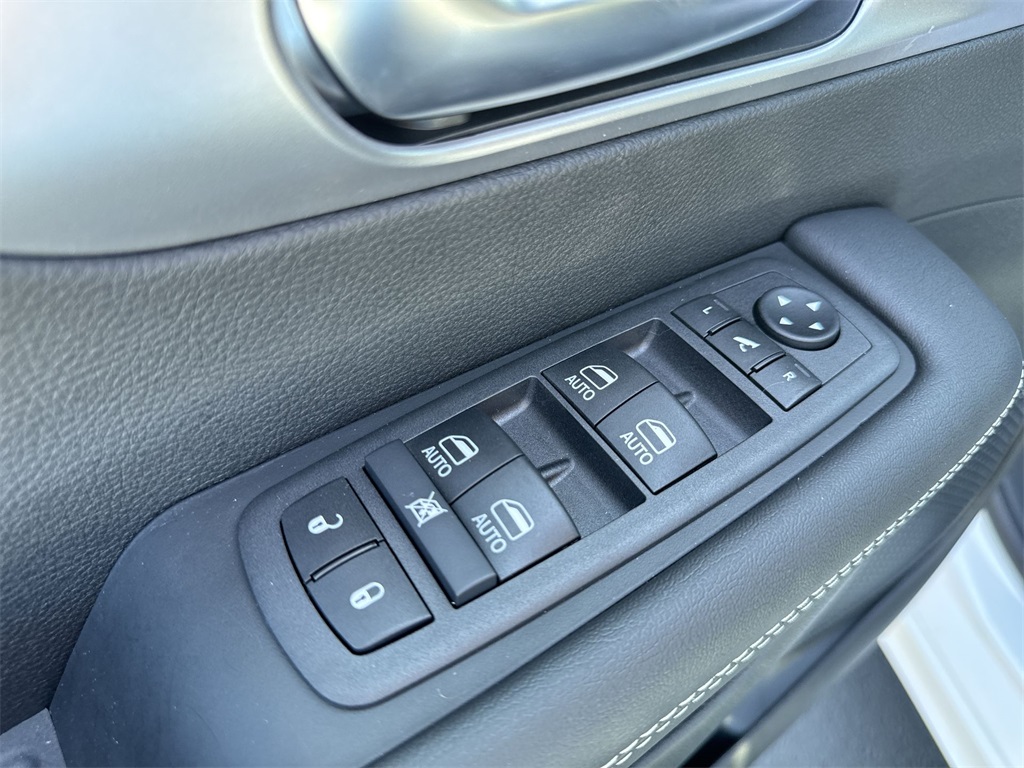 2026 Chrysler Pacifica Limited photo 19
