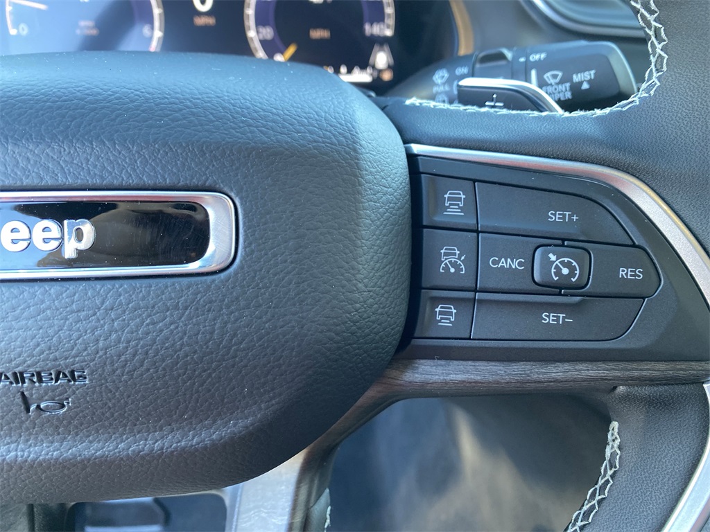 2025 Jeep Grand Cherokee Limited photo 25