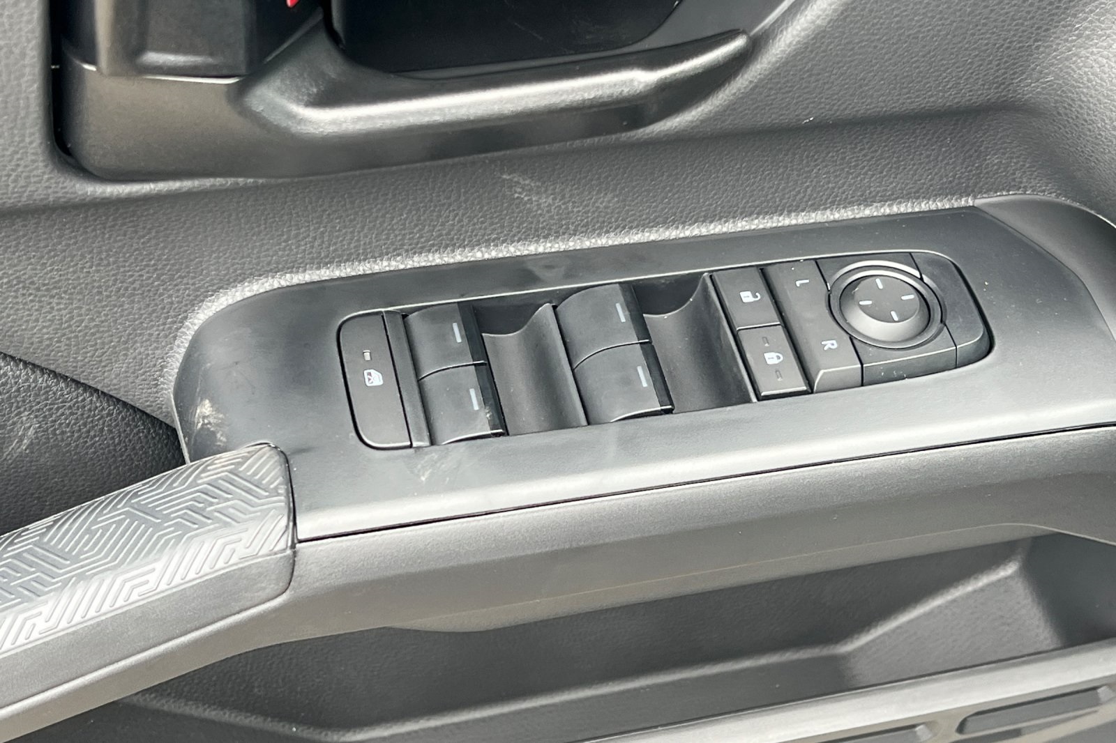 2025 Toyota Tacoma SR5 4x4 Double Cab photo 14