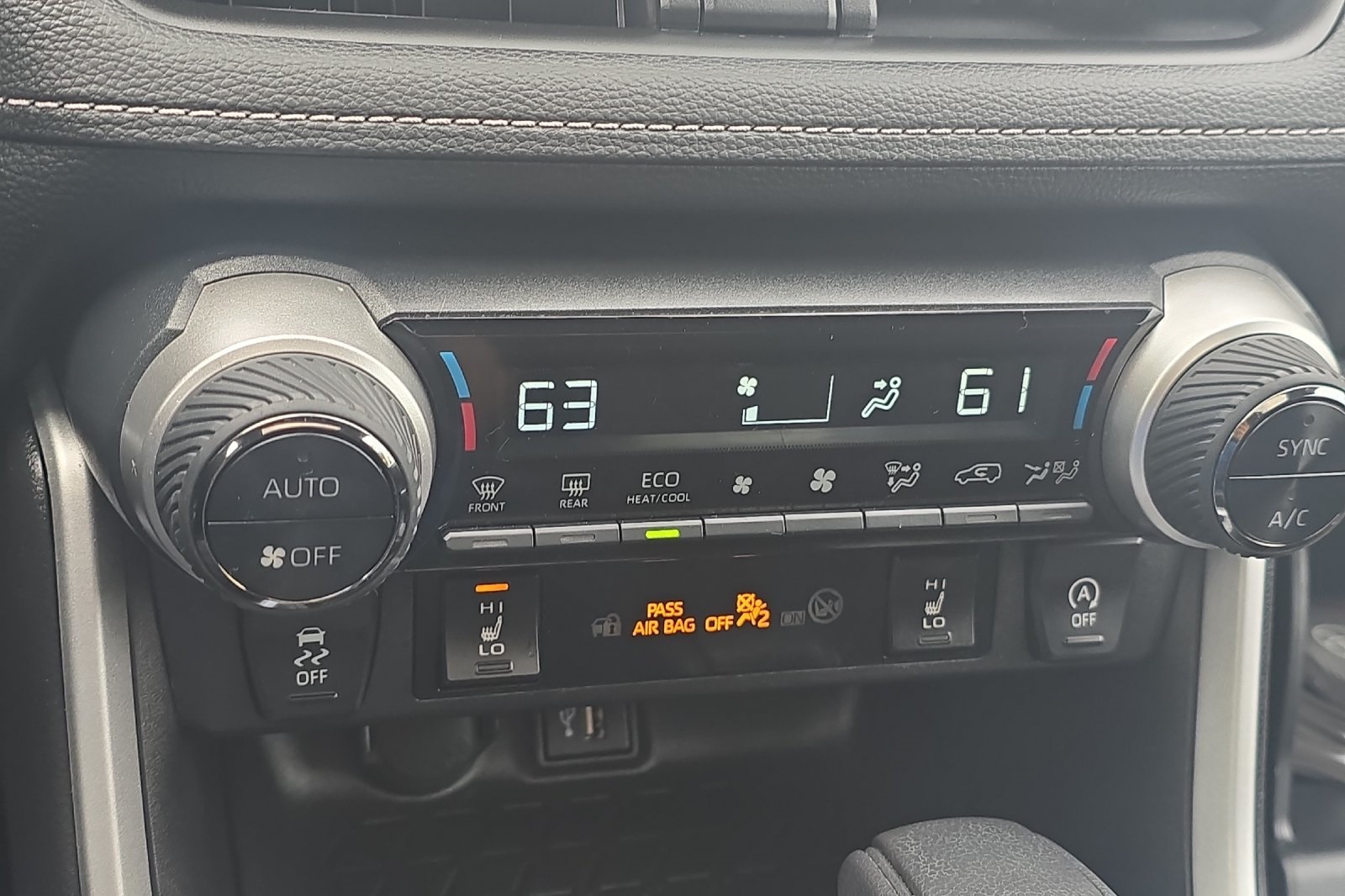 2023 Toyota RAV4 XLE photo 16