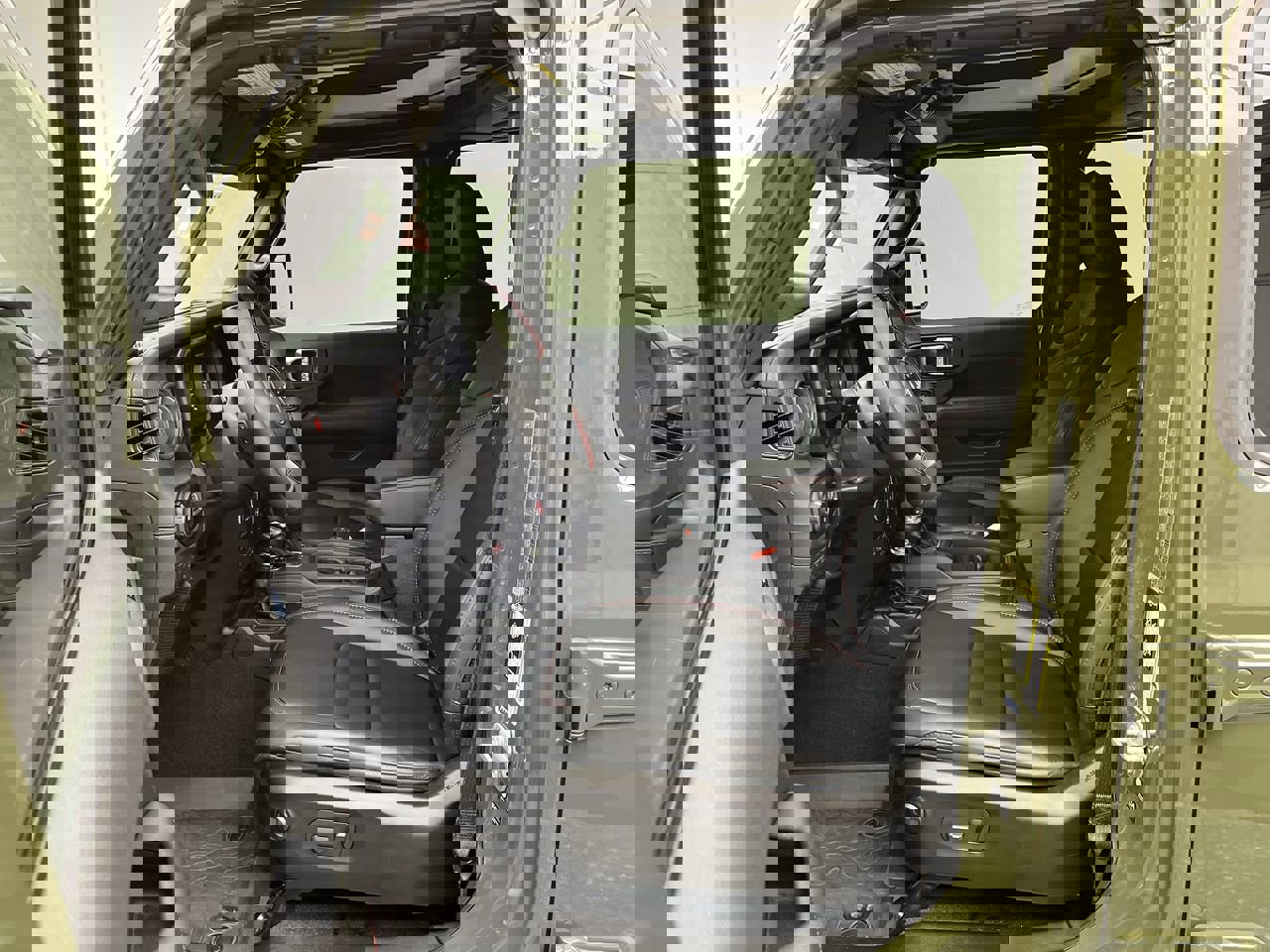 2024 Jeep Gladiator Rubicon photo 3