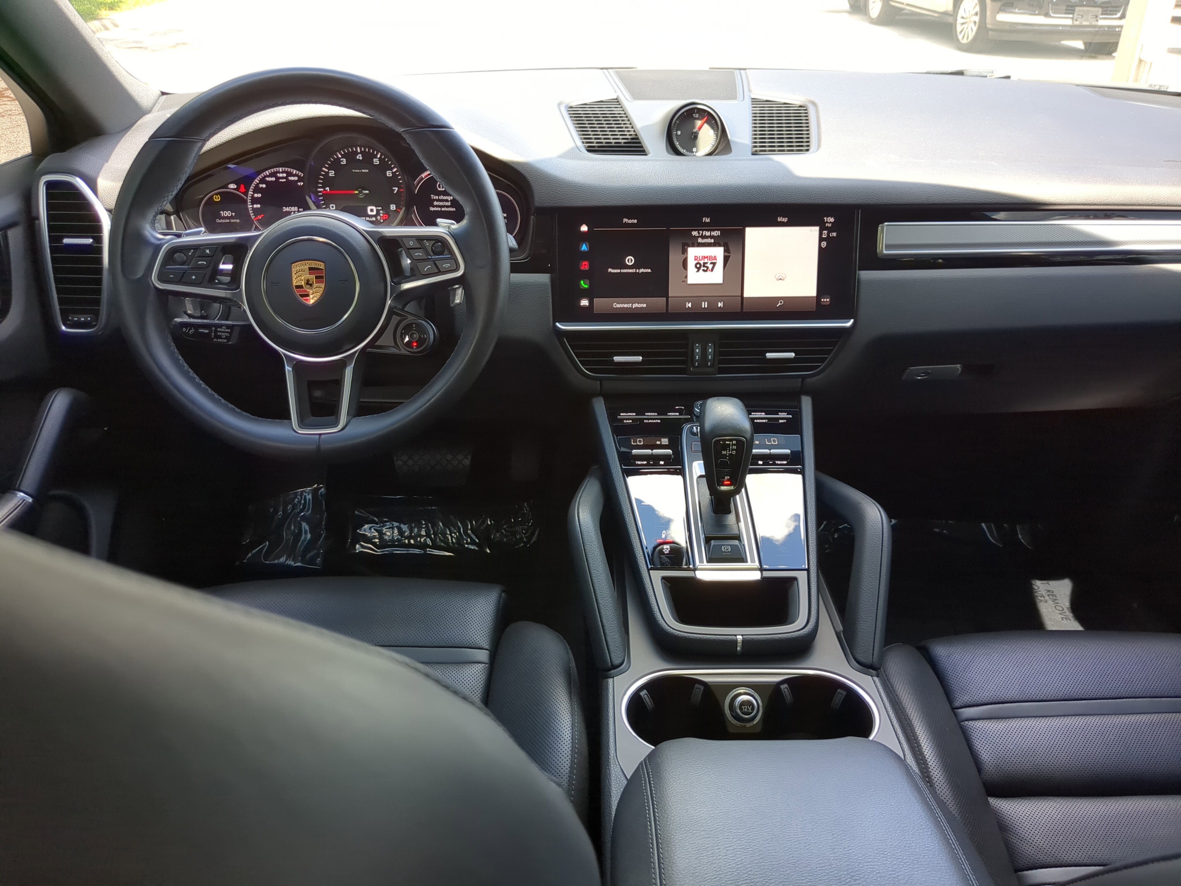 2023 Porsche Cayenne Platinum Edition photo 9