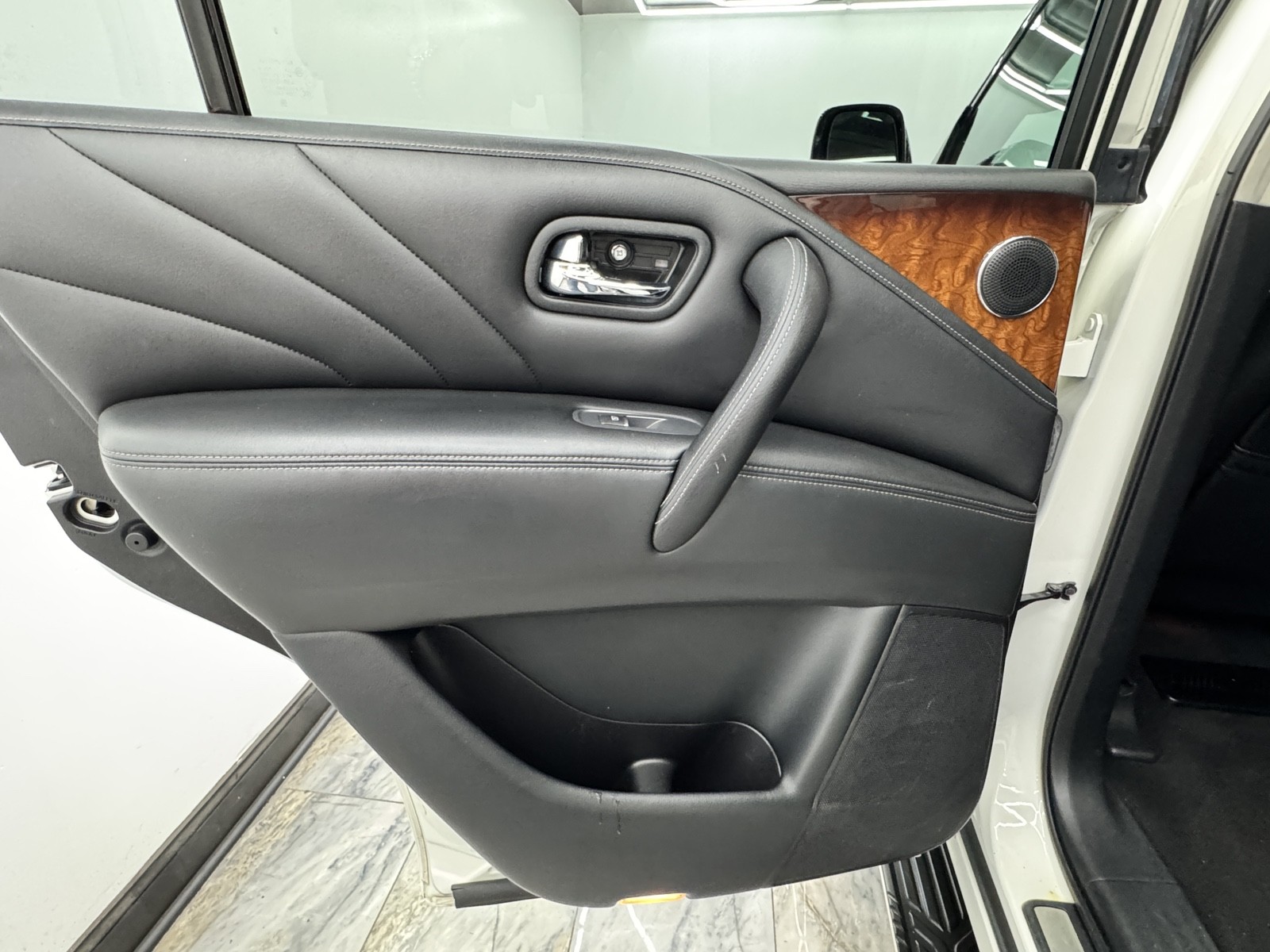 2017 Infiniti QX80 Limited photo 47