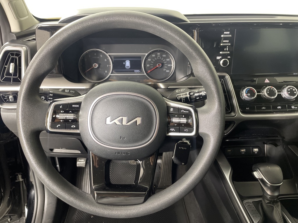 2022 Kia Sorento LX photo 14