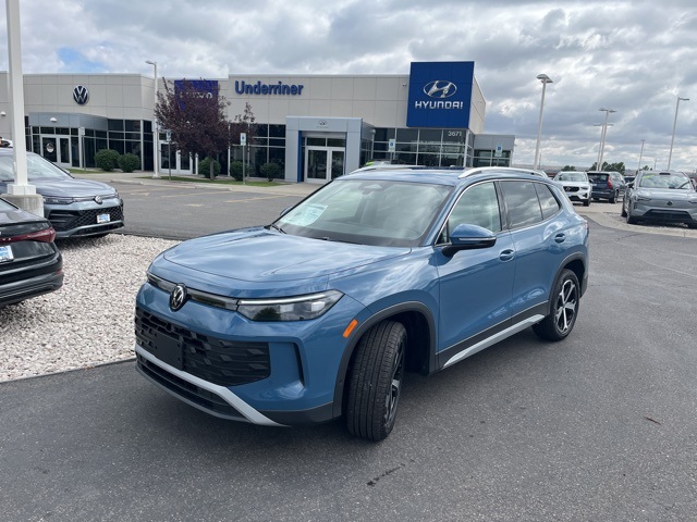 2025 Volkswagen Tiguan SE's photo