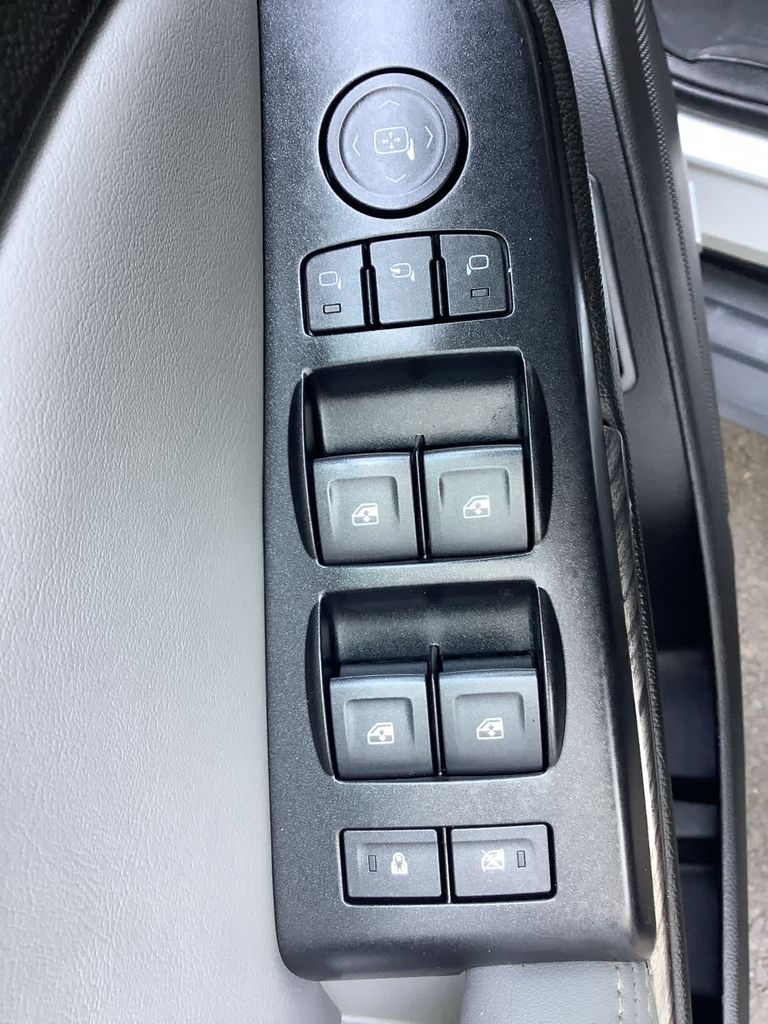 2019 Chevrolet Suburban LT photo 24