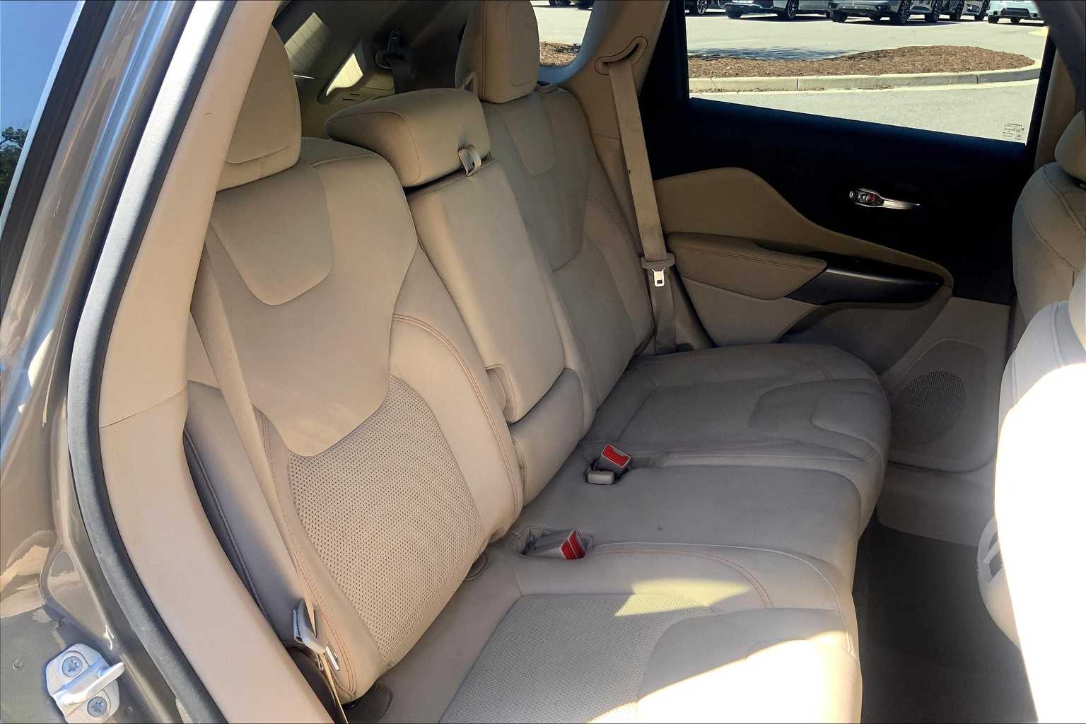 2020 Jeep Cherokee Latitude photo 18