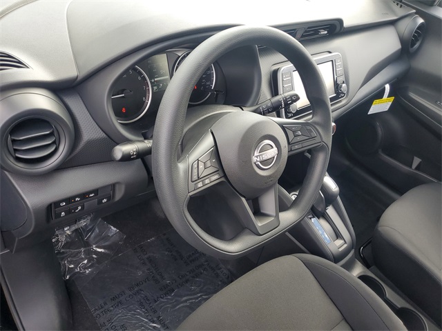 2025 Nissan Kicks Play S photo 10