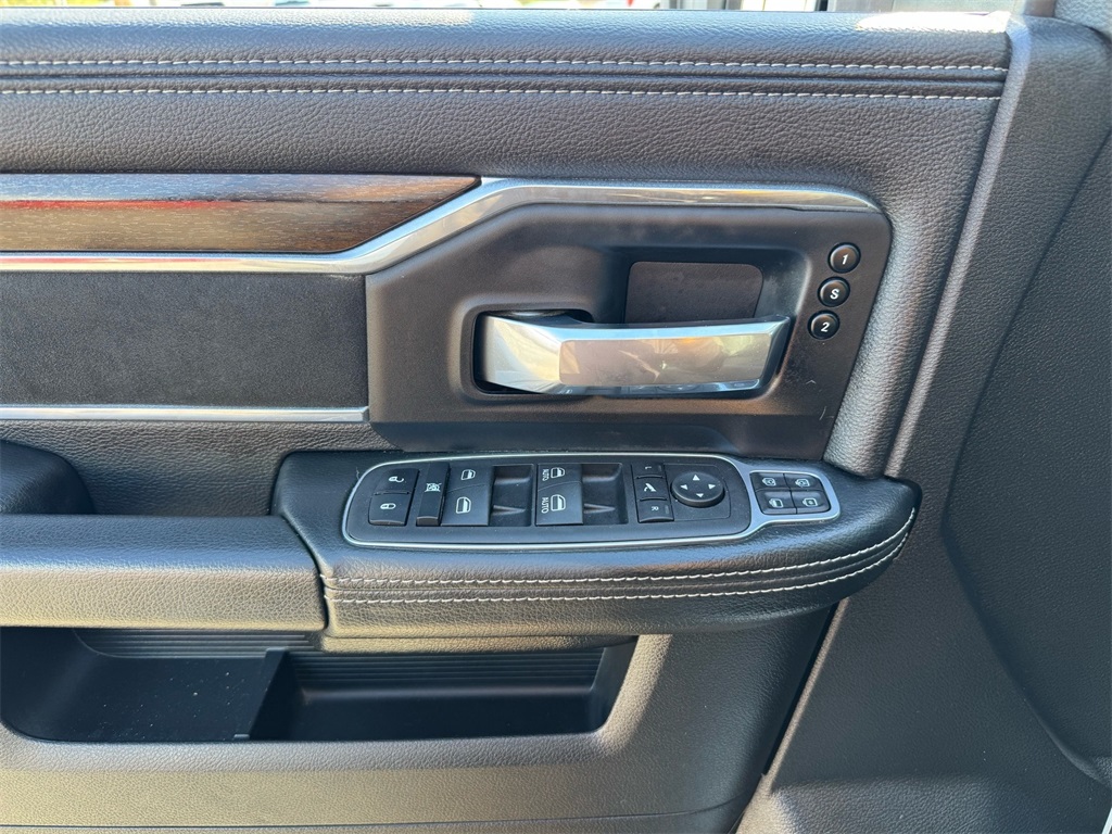 2024 Ram 3500 Laramie photo 12