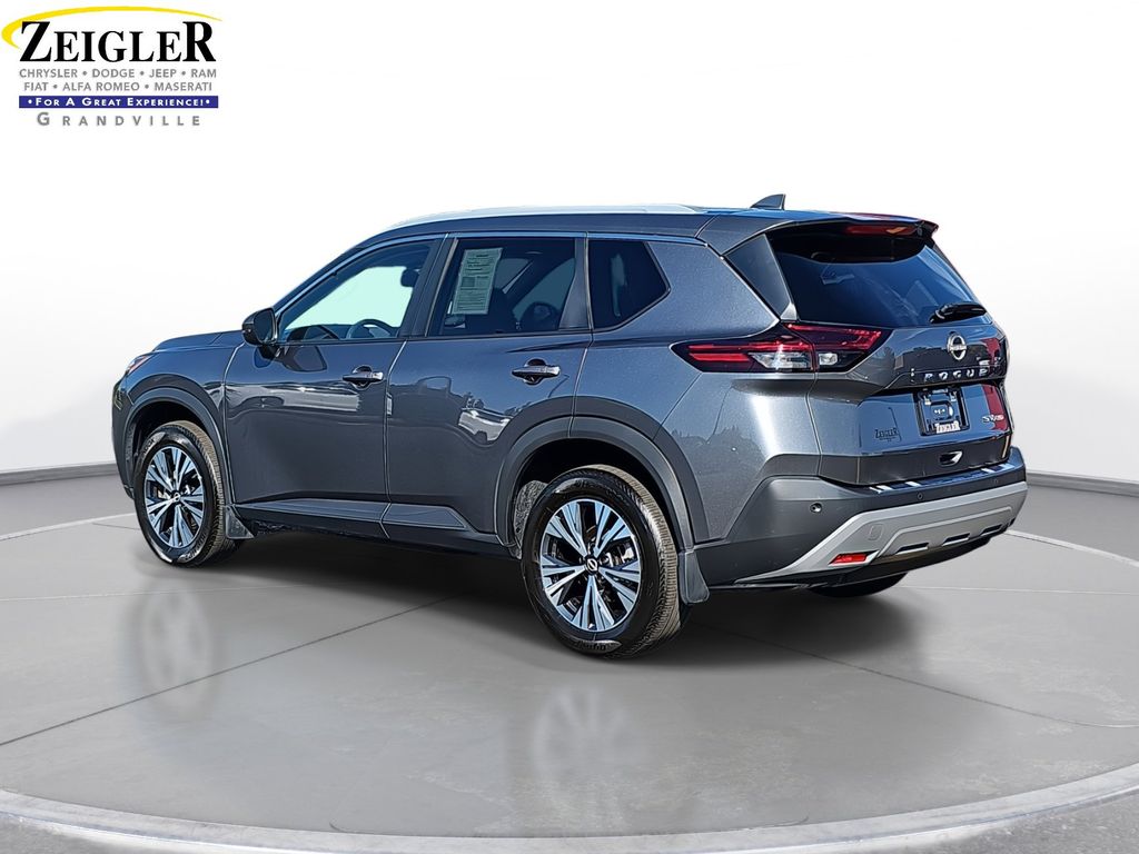 2022 Nissan Rogue SV photo 7