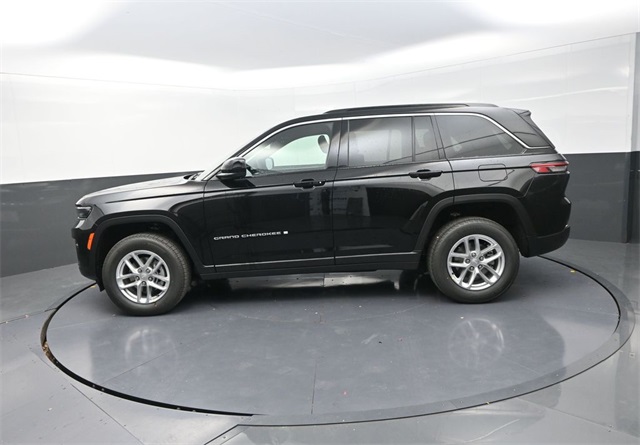 2025 Jeep Grand Cherokee Laredo X photo 2