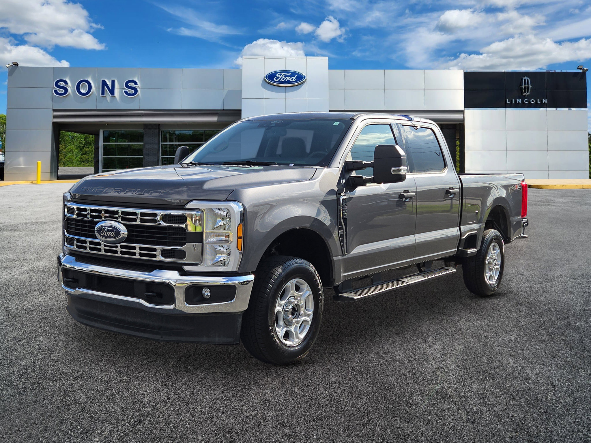 2025 Ford F-250 Super Duty XLT's photo