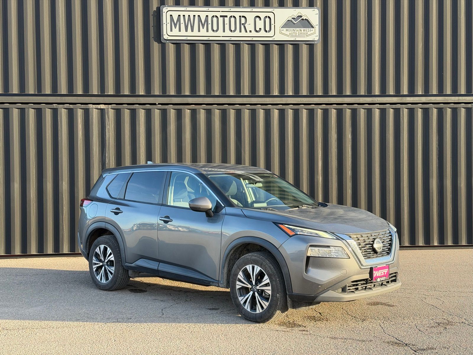 2022 Nissan Rogue SV's photo